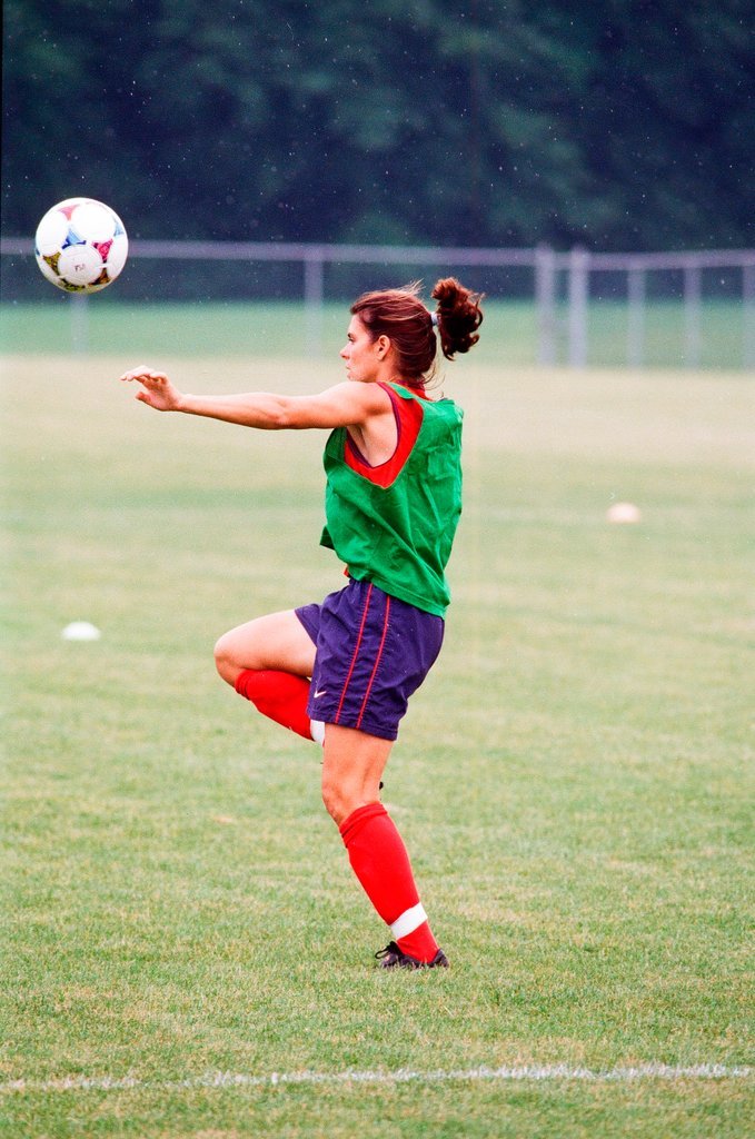 Mia Hamm practices with USA women's soccer team - Chicago Sun-Times