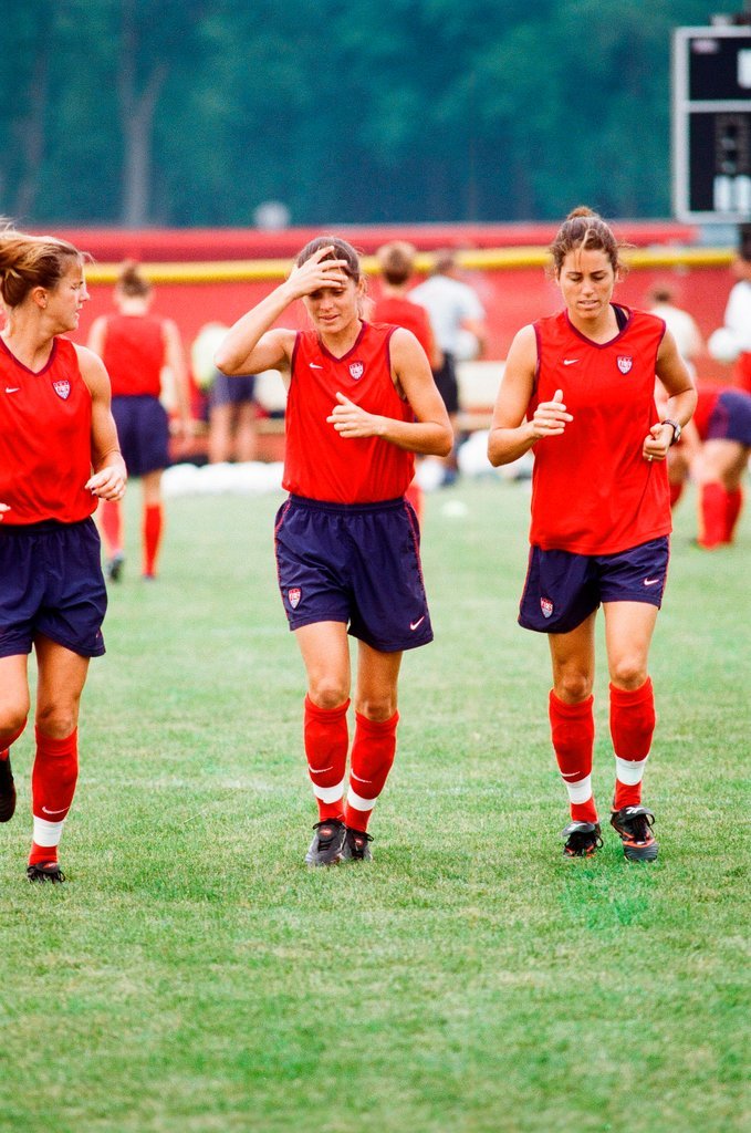 Mia Hamm practices with USA women's soccer team - Chicago Sun-Times