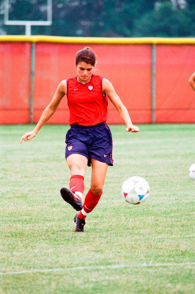 Mia Hamm practices with USA women's soccer team - Chicago Sun-Times