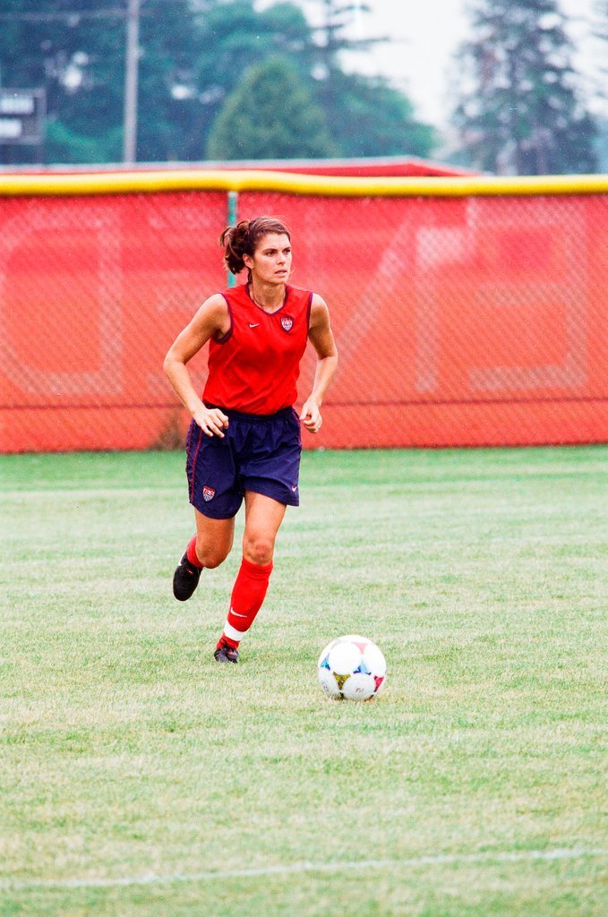 Mia Hamm practices with USA women's soccer team - Chicago Sun-Times