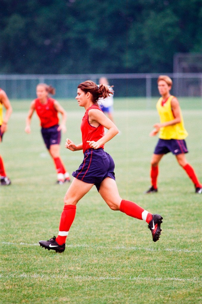 Mia Hamm practices with USA women's soccer team - Chicago Sun-Times