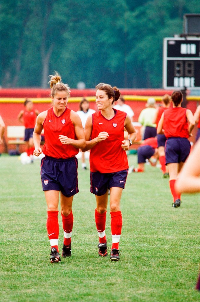 Mia Hamm practices with USA women's soccer team - Chicago Sun-Times