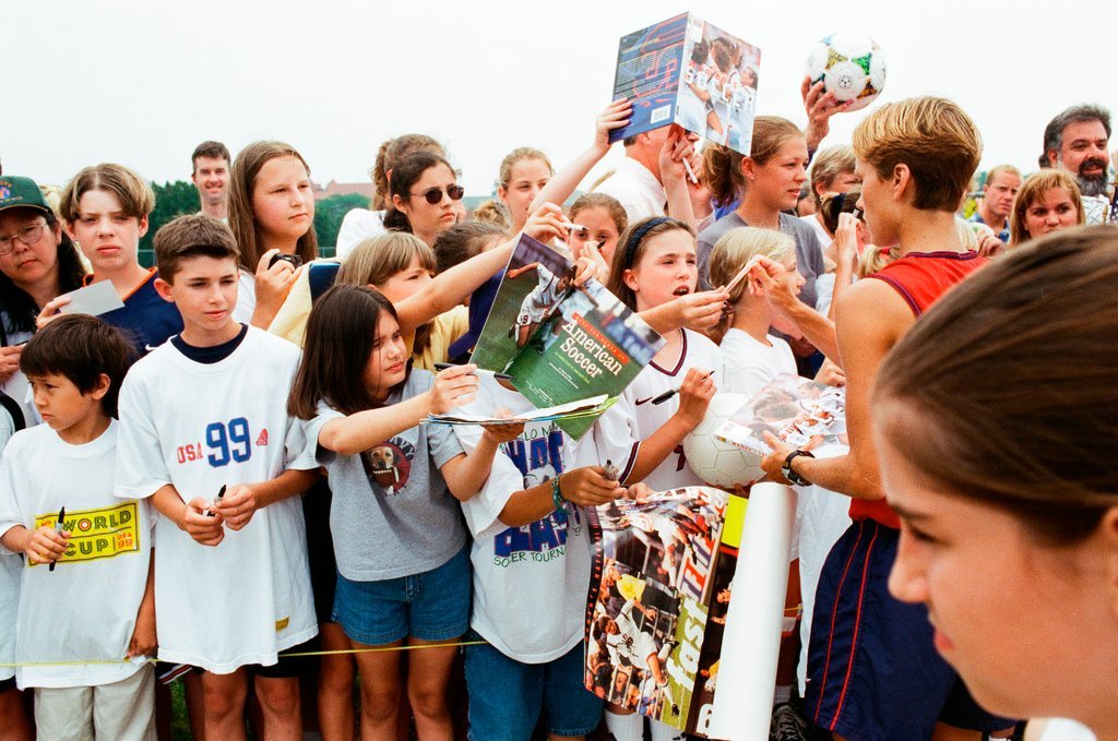 Mia Hamm practices with USA women's soccer team - Chicago Sun-Times