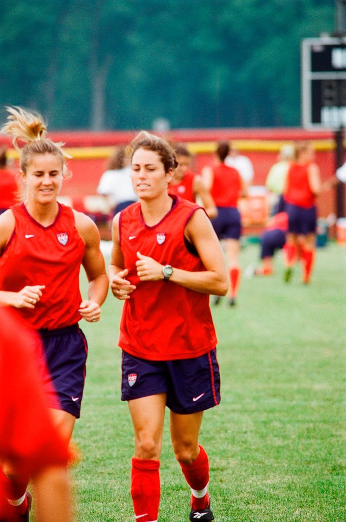 Mia Hamm practices with USA women's soccer team - Chicago Sun-Times