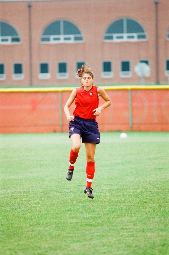 Mia Hamm practices with USA women's soccer team - Chicago Sun-Times