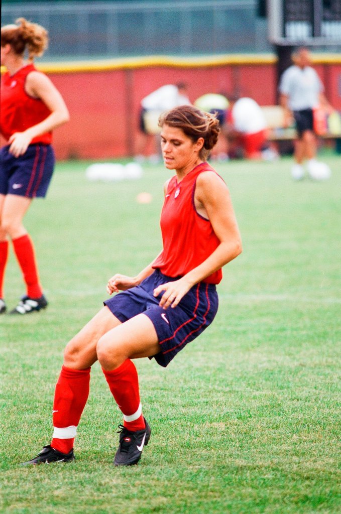 Mia Hamm practices with USA women's soccer team - Chicago Sun-Times