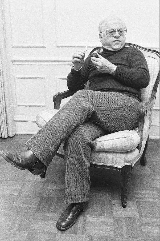 Mickey Rooney sitting in a chair - Jerry Tomaselli for Chicago Sun-Times