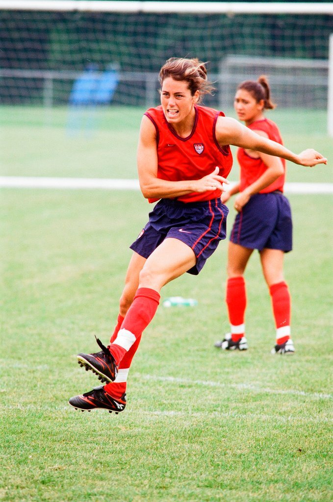 Mia Hamm practices with USA women's soccer team - Chicago Sun-Times