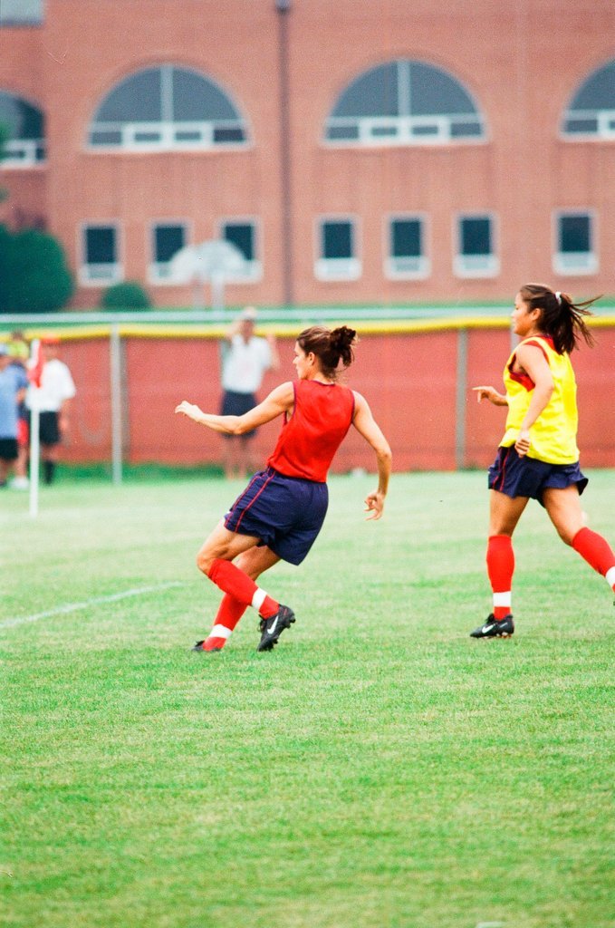 Mia Hamm practices with USA women's soccer team - Chicago Sun-Times