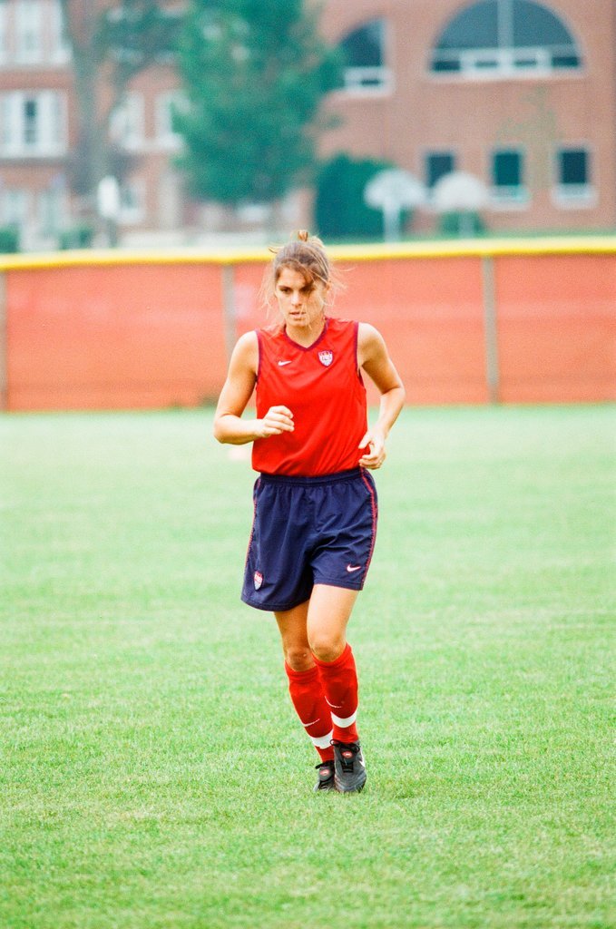Mia Hamm practices with USA women's soccer team - Chicago Sun-Times
