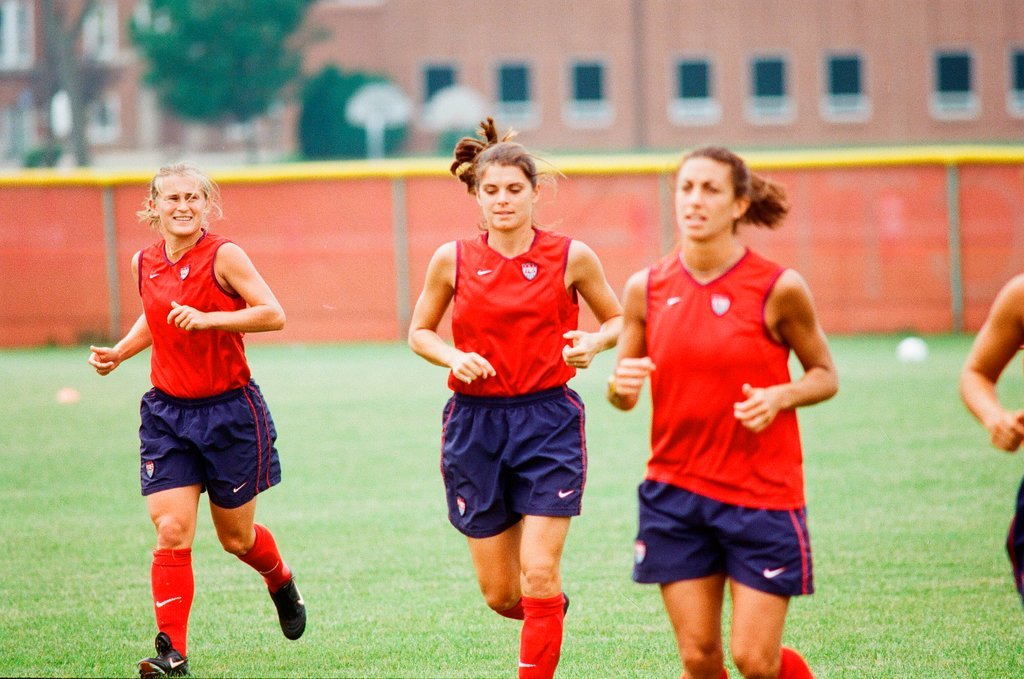 Mia Hamm practices with USA women's soccer team - Chicago Sun-Times