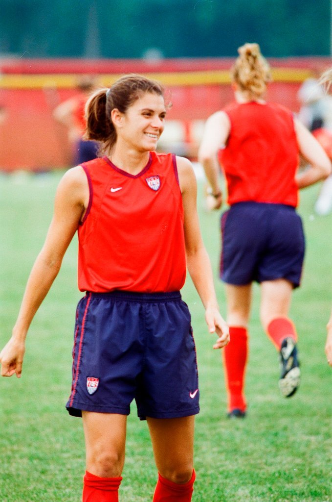 Mia Hamm practices with USA women's soccer team - Chicago Sun-Times