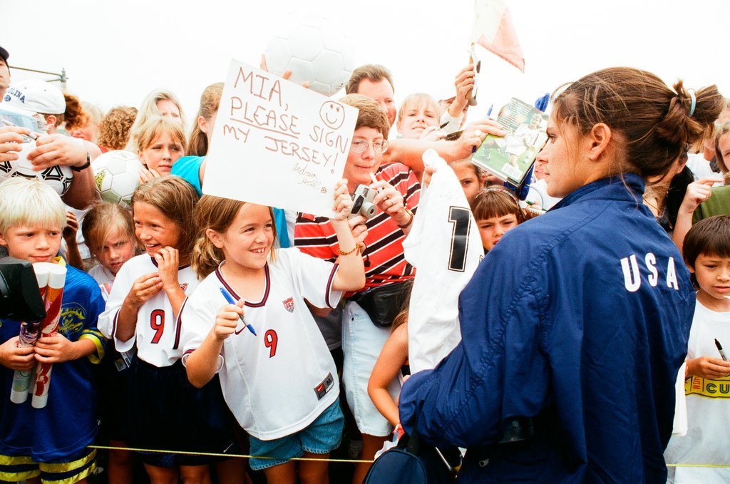 Mia Hamm practices with USA women's soccer team - Chicago Sun-Times