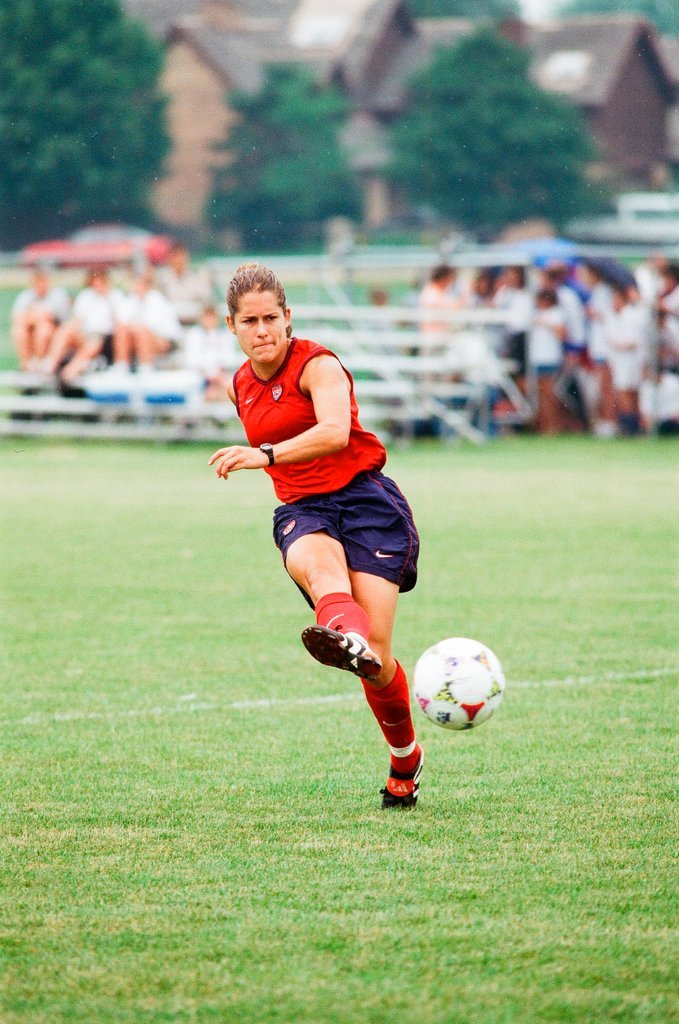 Mia Hamm practices with USA women's soccer team - Chicago Sun-Times