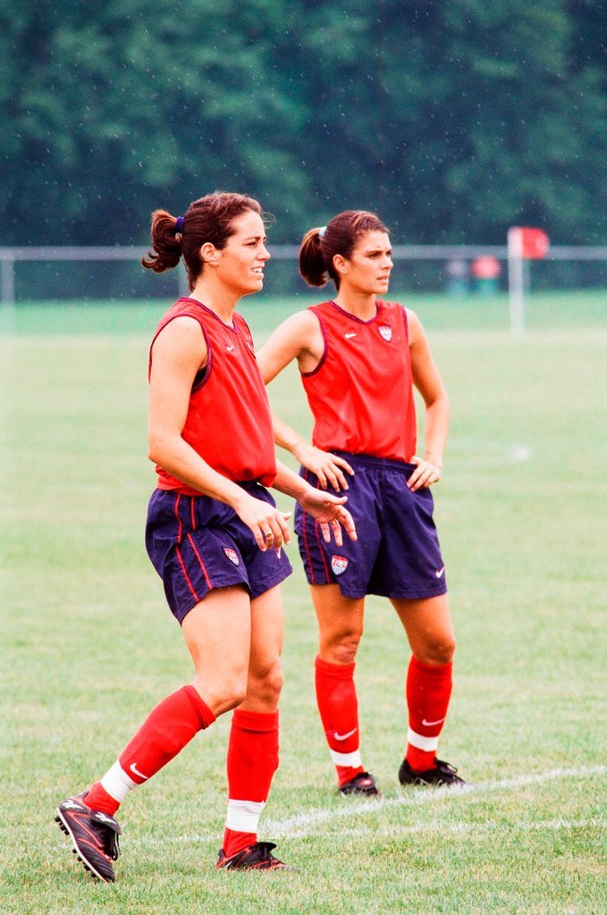 Mia Hamm practices with USA women's soccer team - Chicago Sun-Times