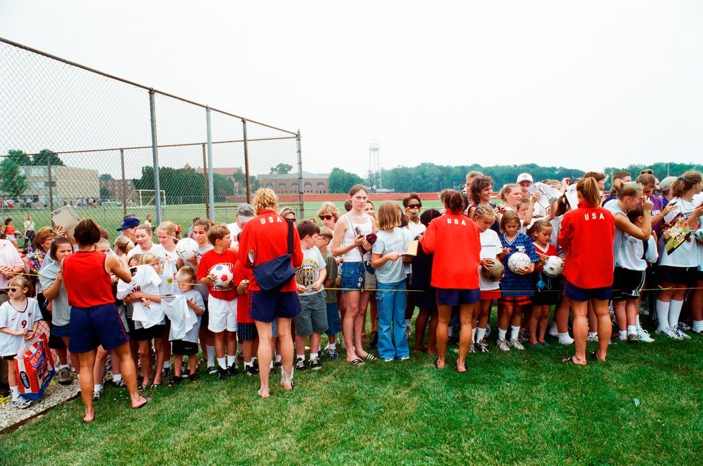 Mia Hamm practices with USA women's soccer team - Chicago Sun-Times