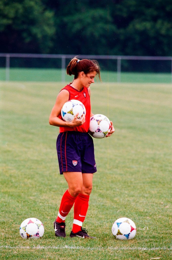 Mia Hamm practices with USA women's soccer team - Chicago Sun-Times