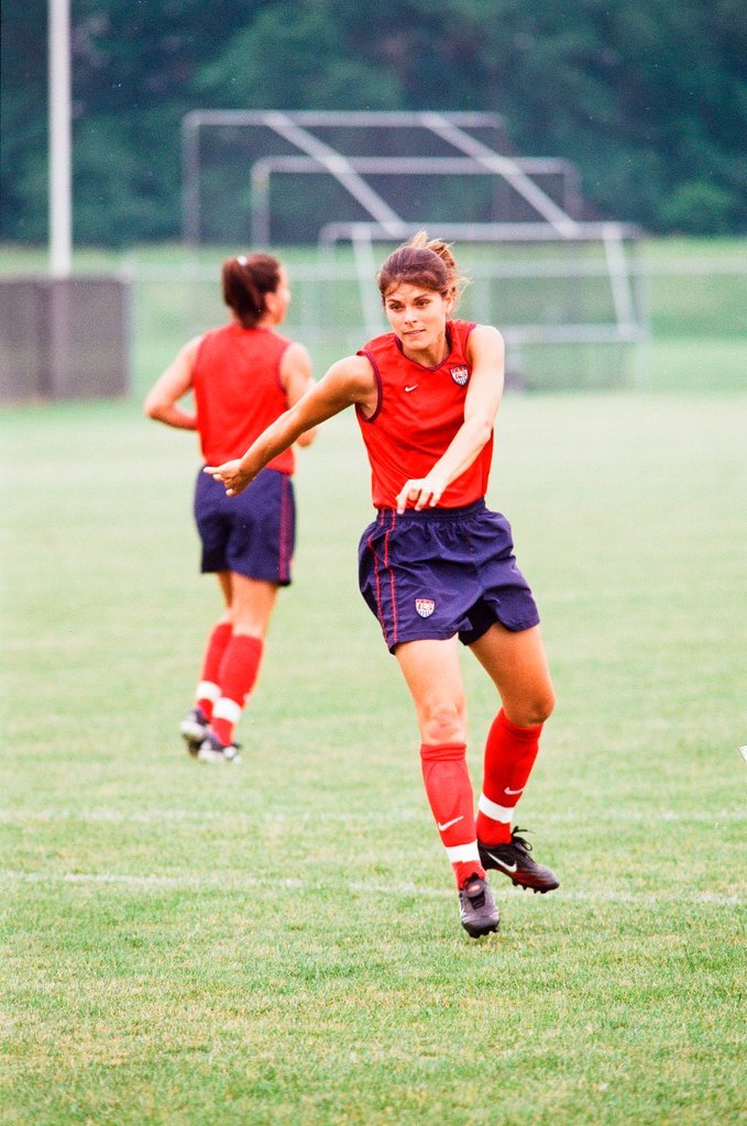 Mia Hamm practices with USA women's soccer team - Chicago Sun-Times