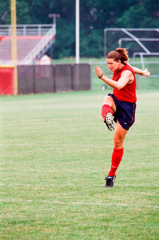 Mia Hamm practices with USA women's soccer team - Chicago Sun-Times