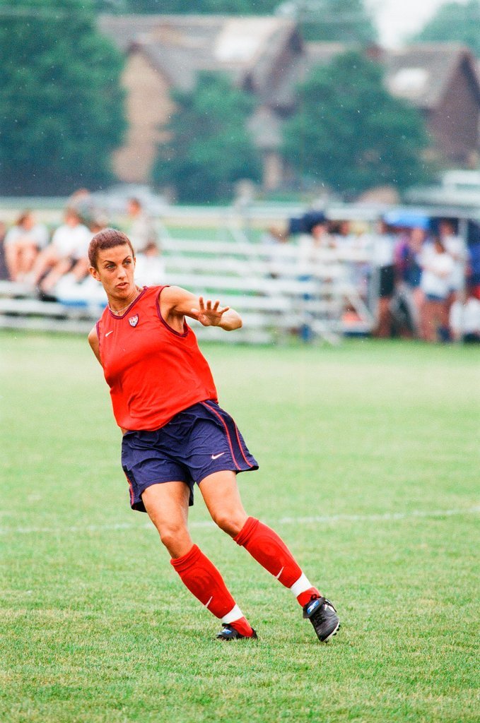 Mia Hamm practices with USA women's soccer team - Chicago Sun-Times