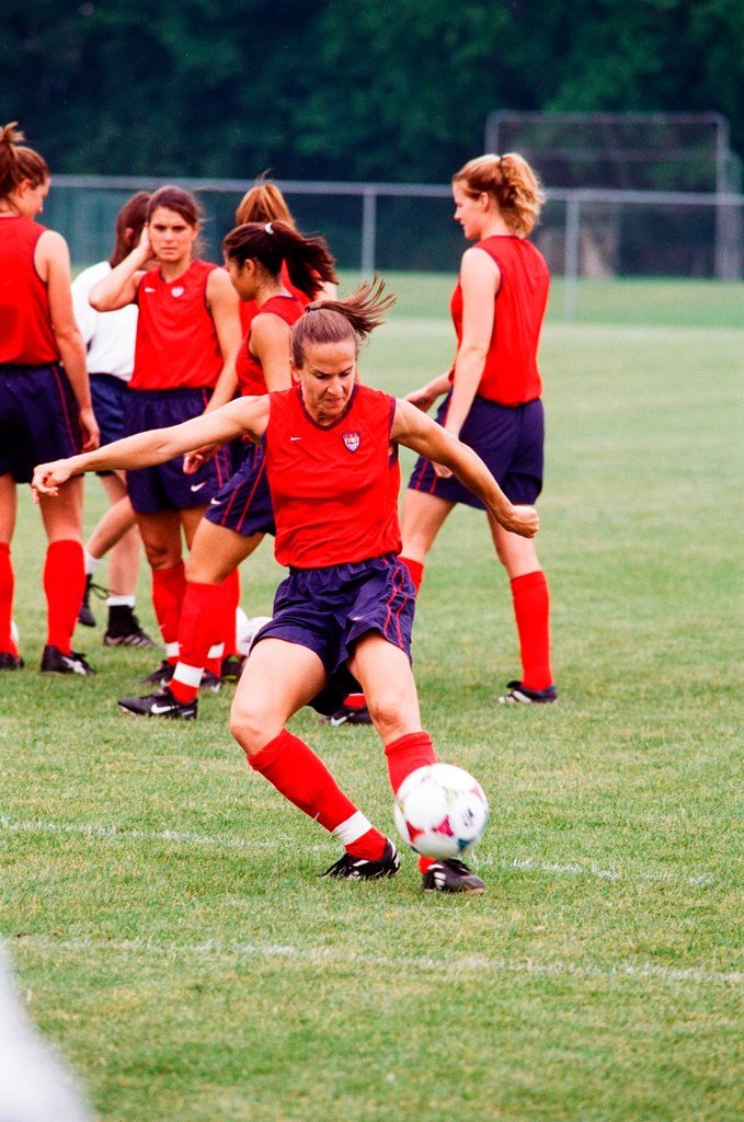 Mia Hamm practices with USA women's soccer team - Chicago Sun-Times
