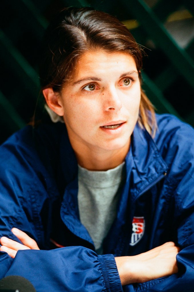 Mia Hamm and teammates at media gathering - Rich Hein for Chicago Sun-Times