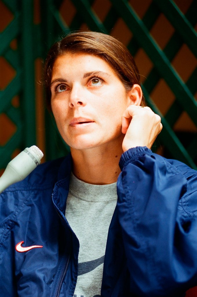 Mia Hamm and teammates at media gathering - Rich Hein for Chicago Sun-Times
