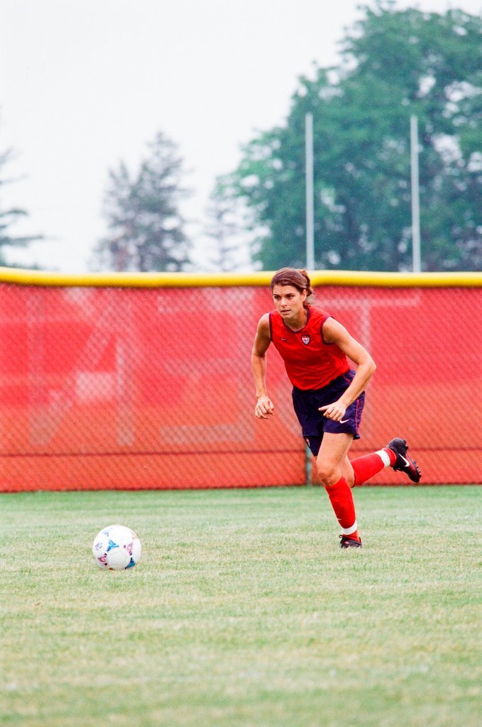 Mia Hamm practices with USA women's soccer team - Chicago Sun-Times