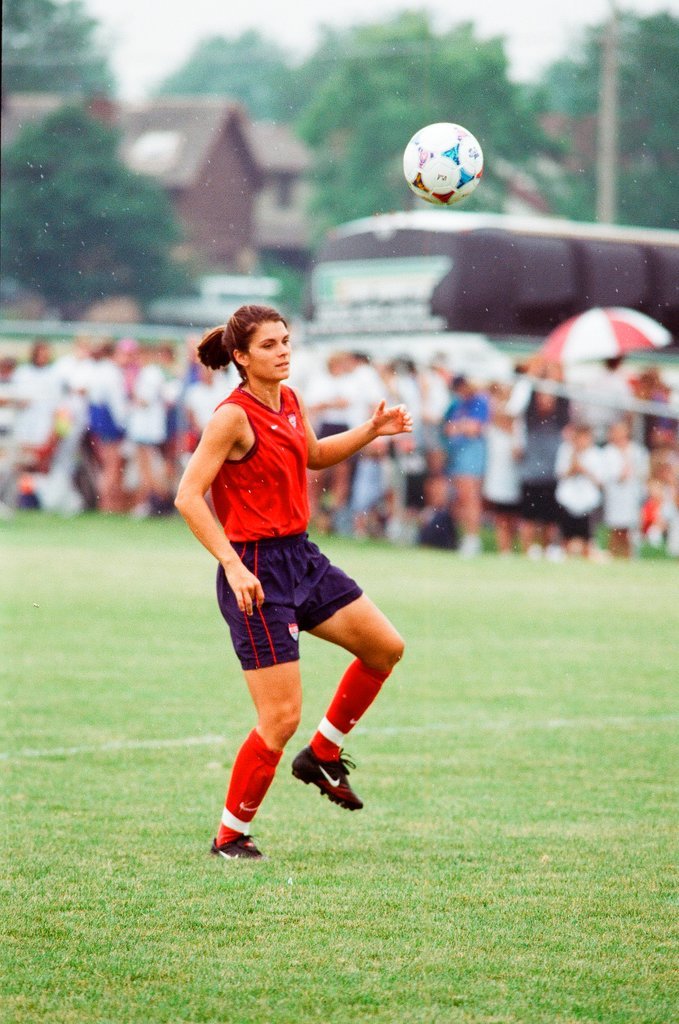 Mia Hamm practices with USA women's soccer team - Chicago Sun-Times