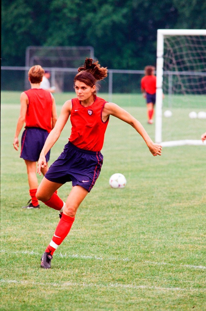 Mia Hamm practices with USA women's soccer team - Chicago Sun-Times