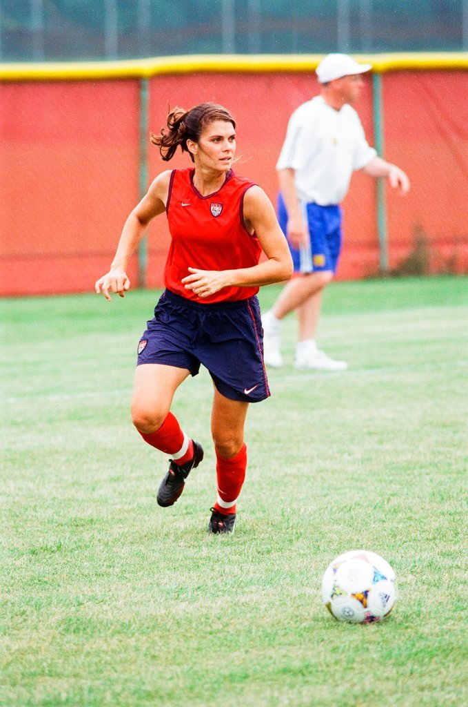 Mia Hamm practices with USA women's soccer team - Chicago Sun-Times