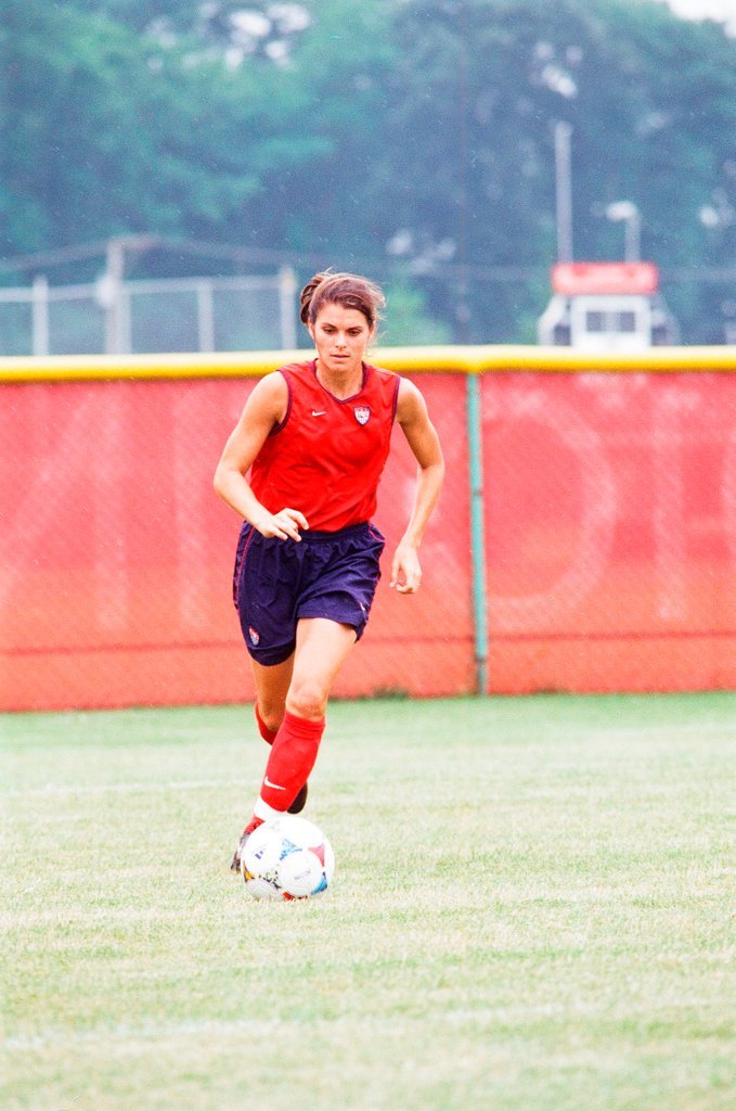 Mia Hamm practices with USA women's soccer team - Chicago Sun-Times