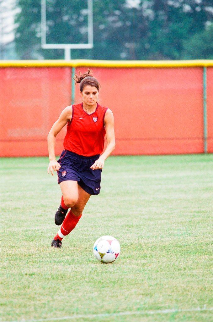 Mia Hamm practices with USA women's soccer team - Chicago Sun-Times
