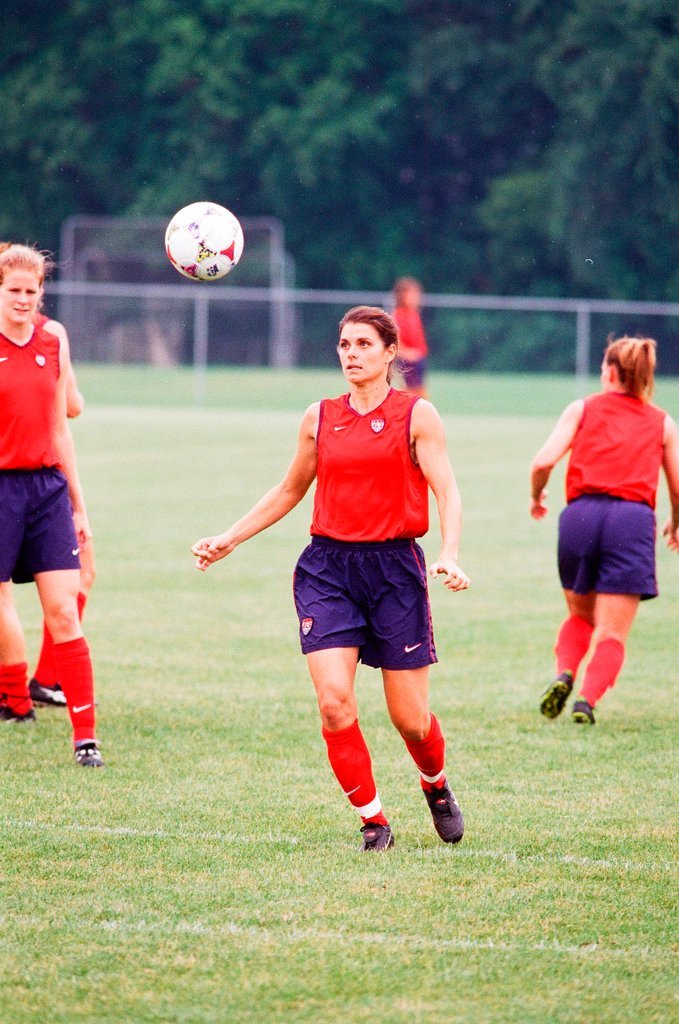 Mia Hamm practices with USA women's soccer team - Chicago Sun-Times