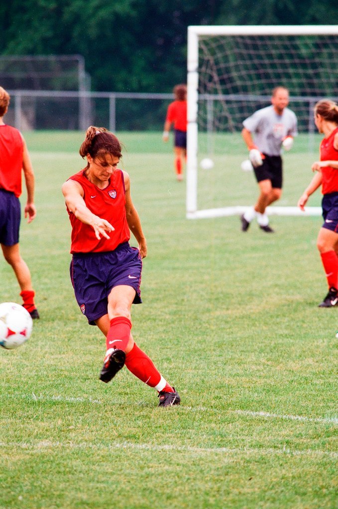 Mia Hamm practices with USA women's soccer team - Chicago Sun-Times