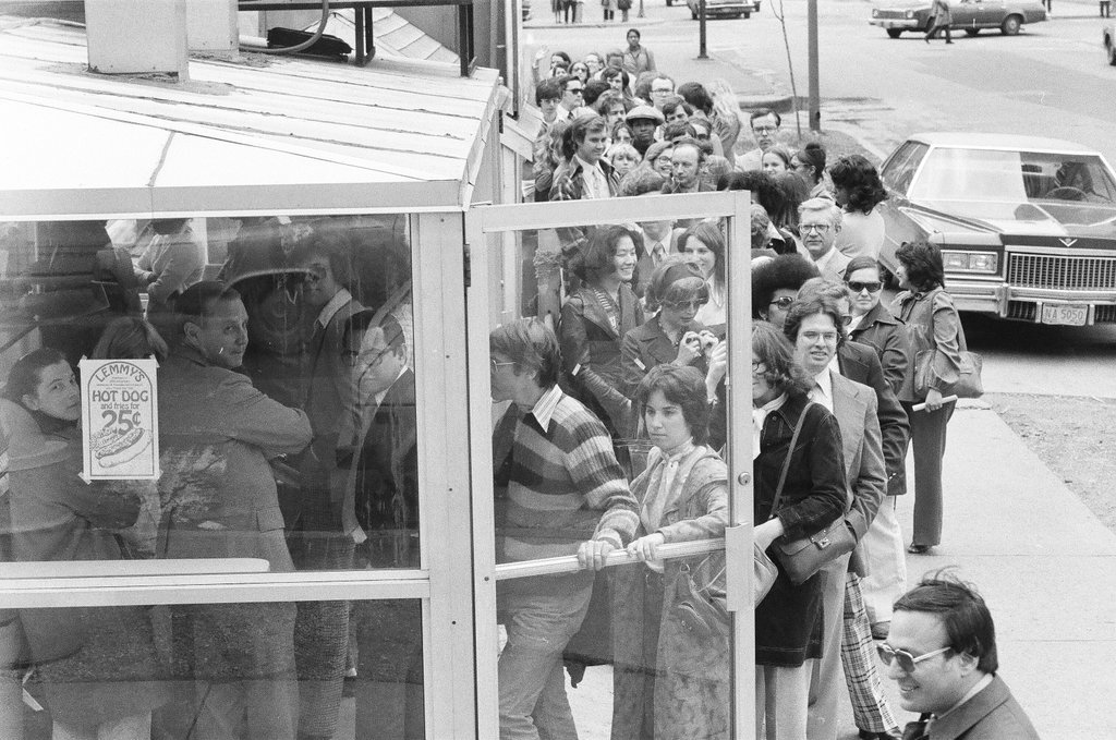 People line up at Lemmy's Hot Dog Stand - Chicago Sun-Times