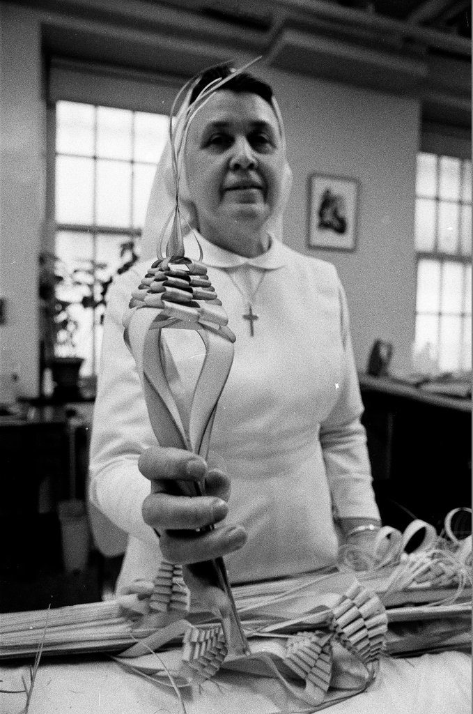 Nuns braiding palms - Chicago Sun-Times