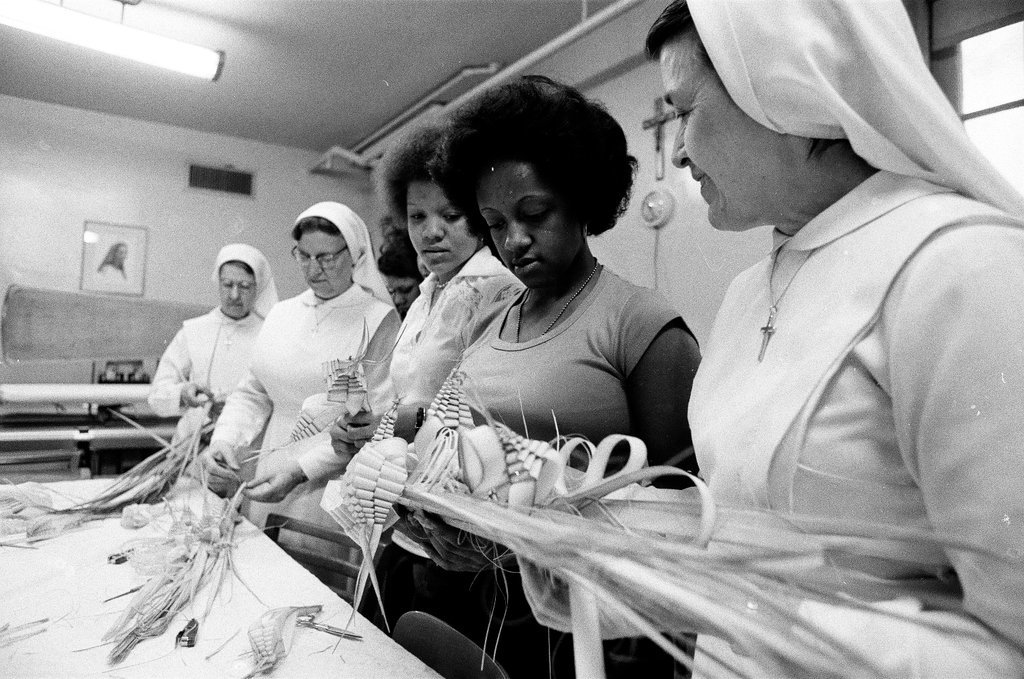 Nuns braiding palms - Chicago Sun-Times