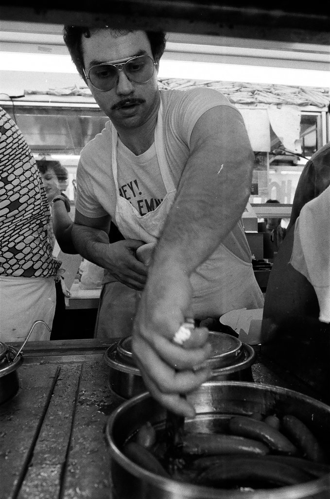 People line up at Lemmy's Hot Dog Stand - Chicago Sun-Times