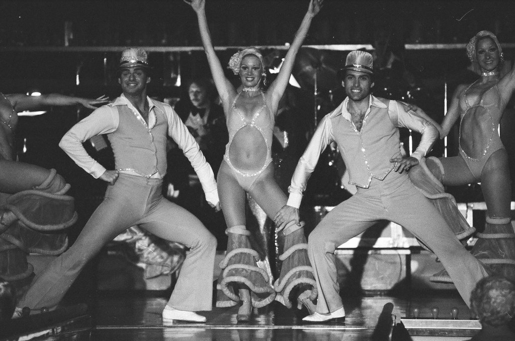 Song and dance routine at the Sabre Room - Chicago Sun-Times