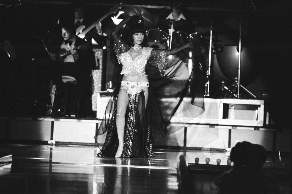 Song and dance routine at the Sabre Room - Chicago Sun-Times