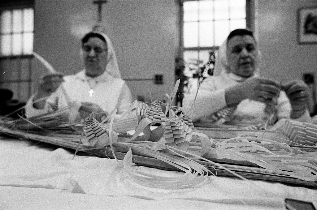Nuns braiding palms - Chicago Sun-Times
