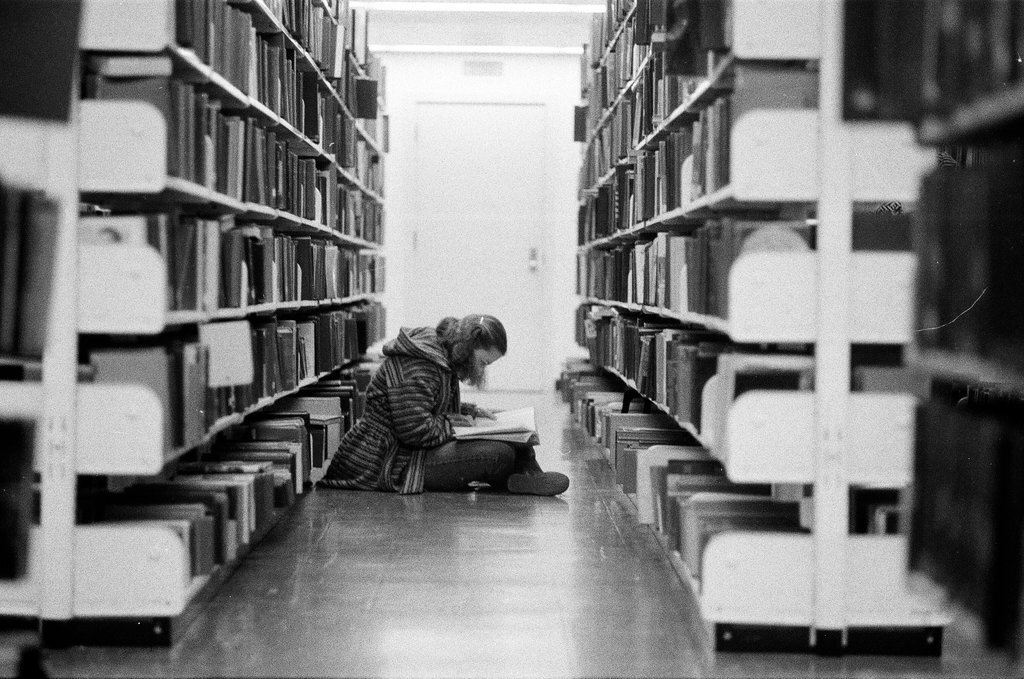 Library patrons work at desks and in the stacks - Chicago Sun-Times