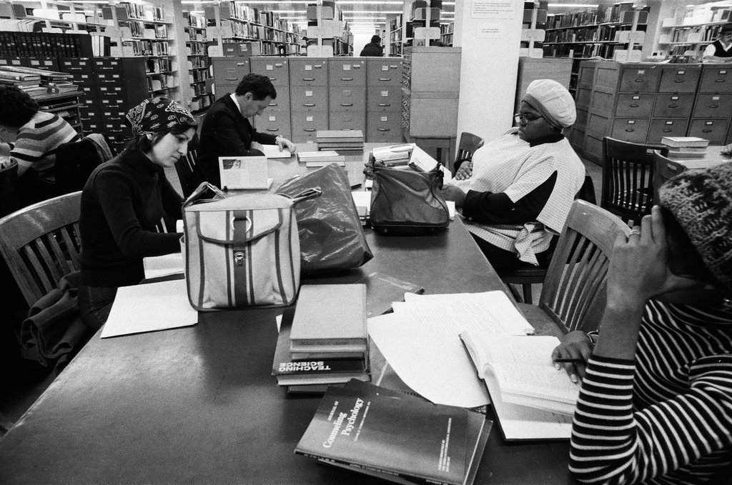 Library patrons work at desks and in the stacks - Chicago Sun-Times