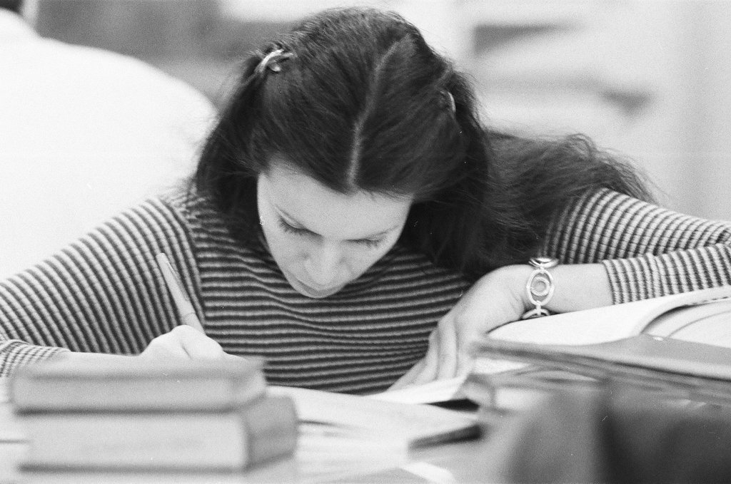 Library patrons work at desks and in the stacks - Chicago Sun-Times