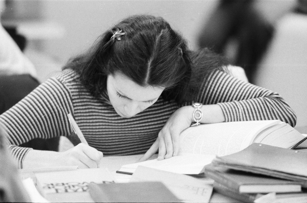 Library patrons work at desks and in the stacks - Chicago Sun-Times