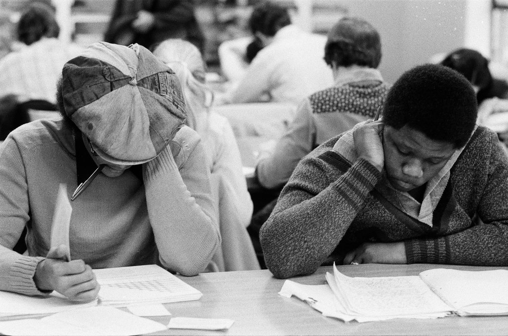 Library patrons work at desks and in the stacks - Chicago Sun-Times