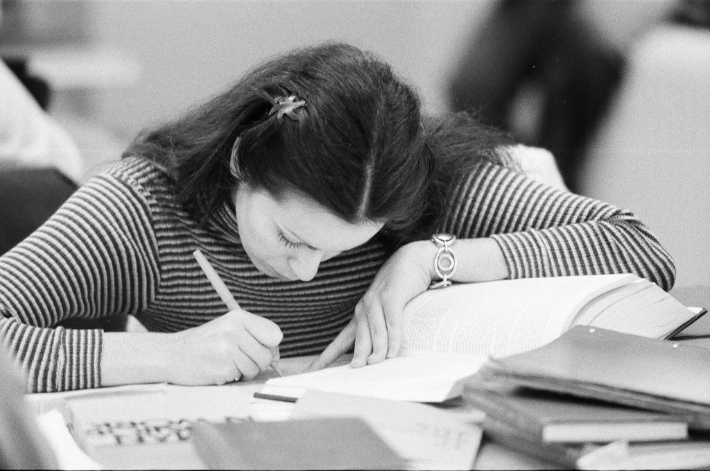 Library patrons work at desks and in the stacks - Chicago Sun-Times