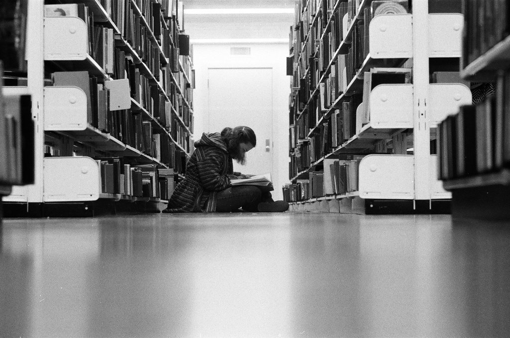 Library patrons work at desks and in the stacks - Chicago Sun-Times