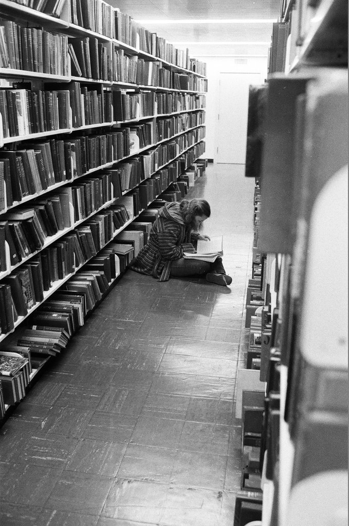 Library patrons work at desks and in the stacks - Chicago Sun-Times